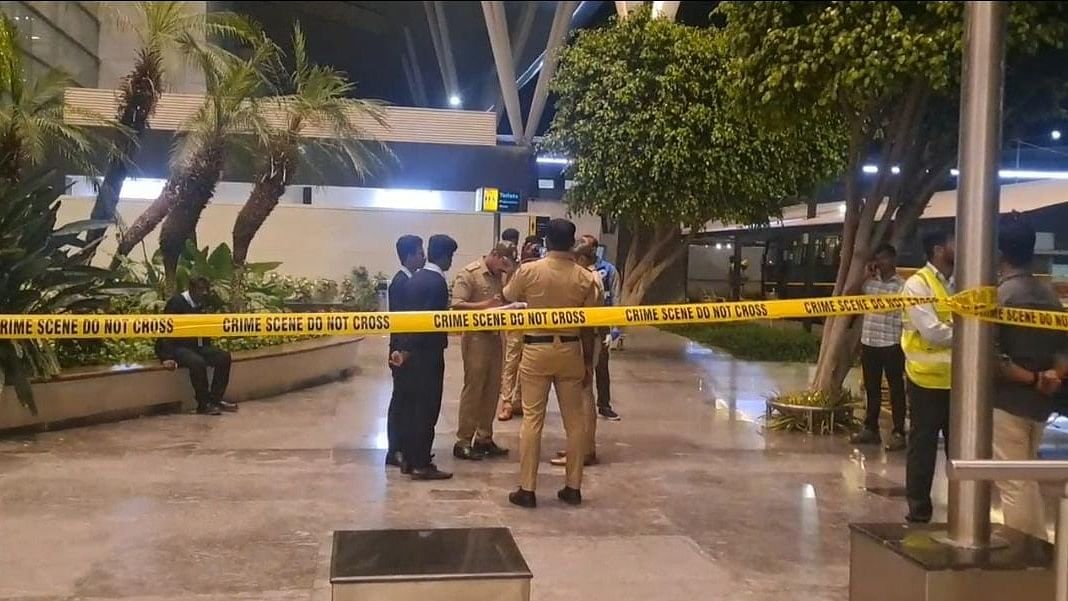 <div class="paragraphs"><p>Police inspect the crime scene at the Bengaluru Airport.</p></div>